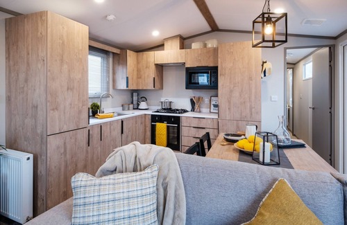 St. Andrews Cottage | Stonewood Lodge 33 - a lodge that sleeps 6 guests in 3 bedrooms
