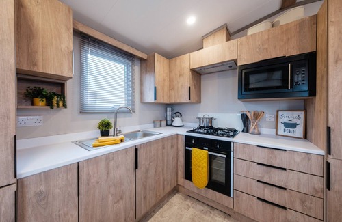 St. Andrews Cottage | Stonewood Lodge 33 - a lodge that sleeps 6 guests in 3 bedrooms