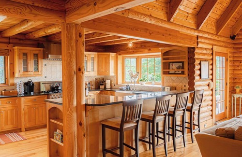 Meadows Of Dan Cabin | Stonewood Manor - Luxury and Cozy Meet. Hot tub