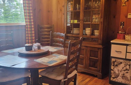 Escanaba Cabin | Stonington Clearview Cottage: Fall Colors & Crisp Air – Your Perfect Lakefront Escape