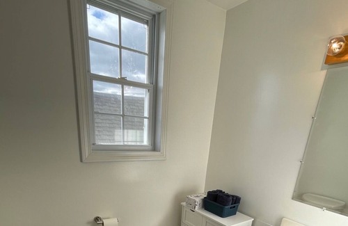 Westerly House | Stonington CT - 2 minute walk to Downtown Westerly