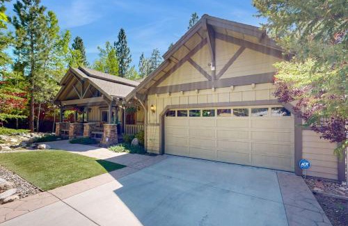 Eagle Mountain Estates House | Stony Creek Retreat ~ Charming Mountain escape close to skiing, hiking, the lake, and the Village