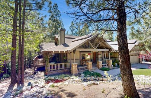 Eagle Mountain Estates House | Stony Creek Retreat ~ Charming Mountain escape close to skiing, hiking, the lake, and the Village
