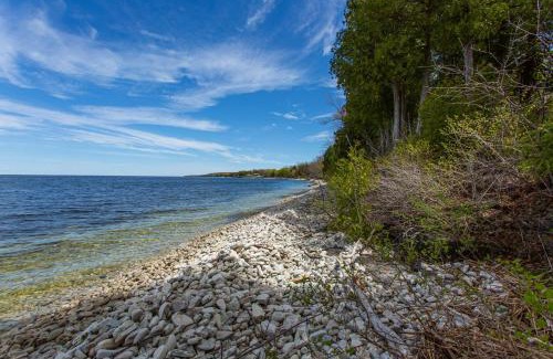 Sturgeon Bay House | Stony Shore Cabin by Simple Life Rentals