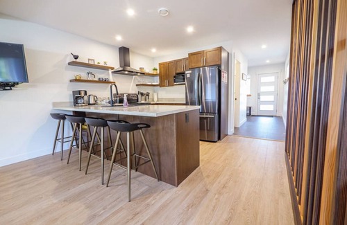 Ucluelet Cabin | Storm Bay | Family Home with Hot Tub & Inlet View
