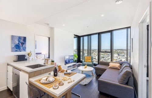 Fortitude Valley Apartment | Story Bridge & City View! Skyhigh Luxe 2 bed Unit