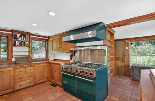Newtown Apartment | Storybook 330 Year Old Enchanting Estate estate