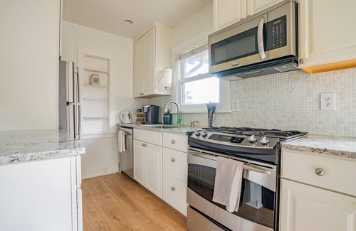 Genesee House | Storybook Cottage Retreat - Walkable West Seattle