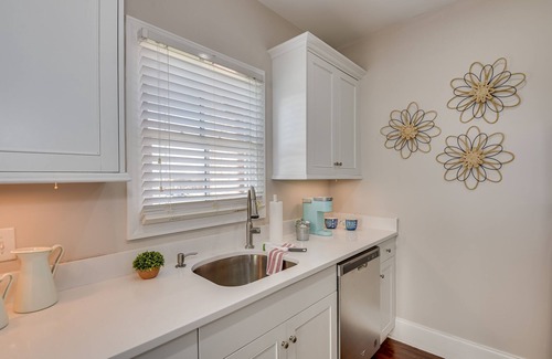 Downtown Apartment | Stovall #4 Stylish 1 bedroom with private free parking