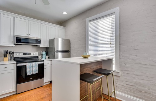 Downtown Apartment | Stovall #6 Comfy 1-bedroom minutes away from Augusta's gems!