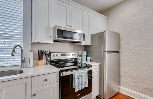 Downtown Apartment | Stovall #6 Comfy 1-bedroom minutes away from Augusta's gems!