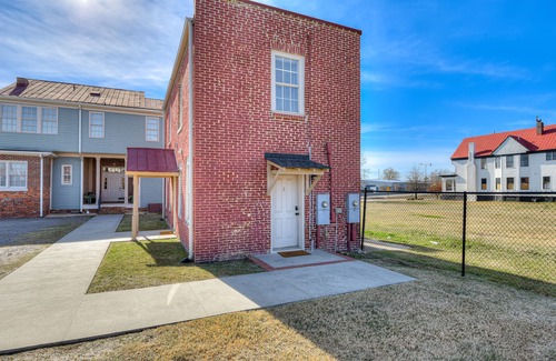 Downtown Apartment | Stovall #6 Comfy 1-bedroom minutes away from Augusta's gems!