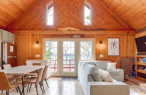 Valois Cottage | Stowaway - A Private Lakefront Experience With Over 100ft Of Shoreline!