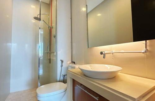 Seri Tanjung Pinang Apartment | Straits Quay Highest Floor PoolView Suite