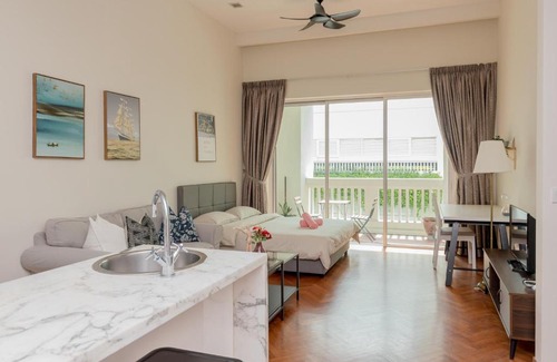 Seri Tanjung Pinang Apartment | Straits Quay Waterside Suite Penang