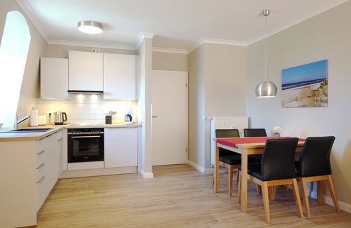Kuehlungsborn Apartment | Strandnahes Apartment mit Zwei Balkonen und Meerblick - Saunabereich im Haus!