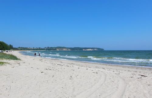 Lobbe Apartment | strandnahe FeWo mit Balkon, gratis Nutzung vom AHOI Erlebnisbad und Sauna in Sellin - Rex Rugia FeWo 30-8