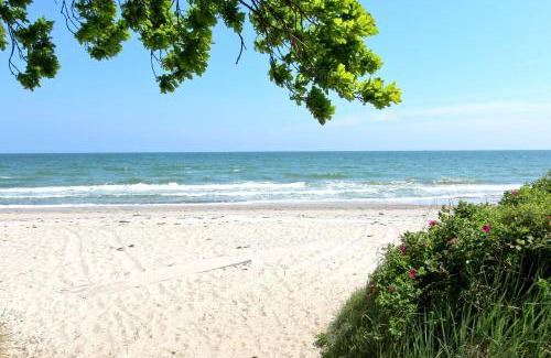 Lobbe Apartment | strandnahe FeWo mit Terrasse, gratis Nutzung vom AHOI Erlebnisbad und Sauna in Sellin - Rex Rugia FeWo 10-2