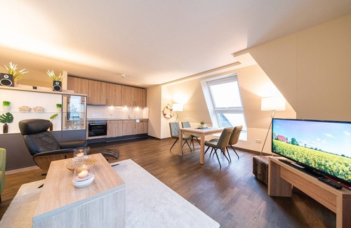 Wremen Apartment | Strandnahe, Tolle Dachgeschosswohnung, Sauna, Zwei Balkone mit Land- & Meerblick