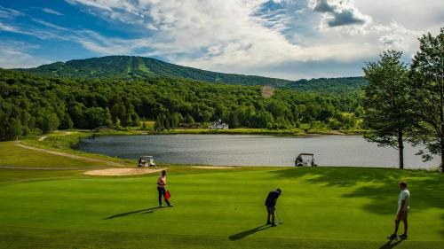 Stratton Mountain House | Stratton Chalet- Golf, Hike & Ski
