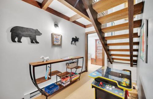 Stratton Mountain House | Stratton Chalet- Golf, Hike & Ski