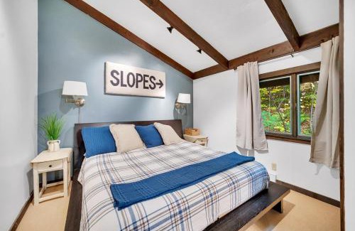 Stratton Mountain House | Stratton Chalet- Golf, Hike & Ski