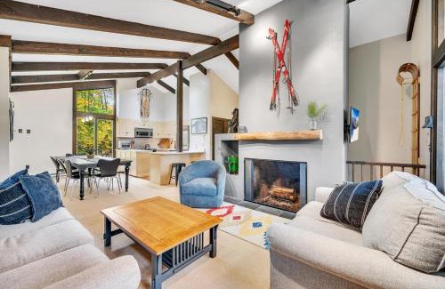 Stratton Mountain House | Stratton Chalet- Golf, Hike & Ski