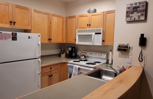 Stratton Mountain Condo | Stratton Long Trail 5 Star Condo only Steps to the Lifts & Village