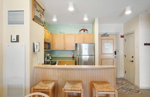 Stratton Mountain House | Stratton Mountain Condo with Shared Pool, Hot Tubs, and Sauna - Walk to Lifts