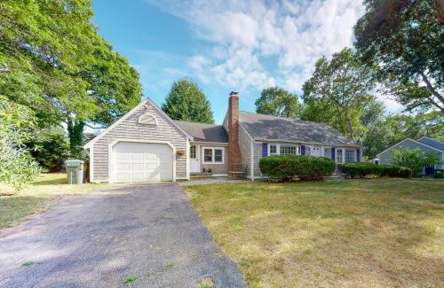 Hyannis House | Strawberry Hill Haven