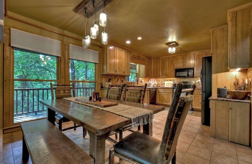 Walnut Mountain Cabin | Streams and Daydreams - Relax by the river!