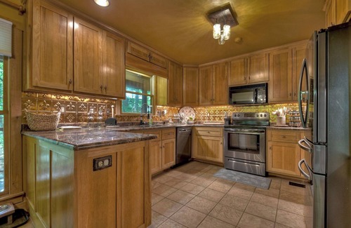 Walnut Mountain Cabin | Streams and Daydreams - Relax by the river!