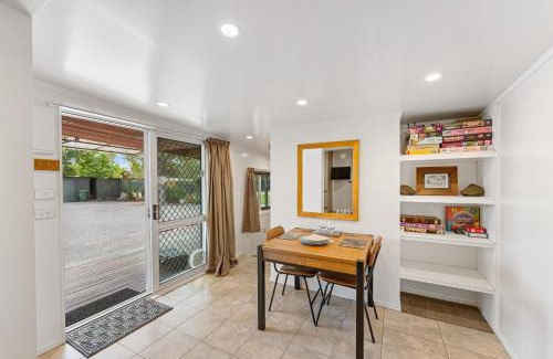 Waitahanui House | Streamside Fisherman's Cabin - Waitahanui, Taupo