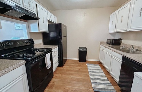 Central City Apartment | Stress Free Stay with Fast Commute & Essentials