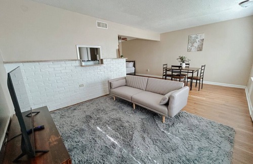 Central City Apartment | Stress Free Stay with Fast Commute & Essentials
