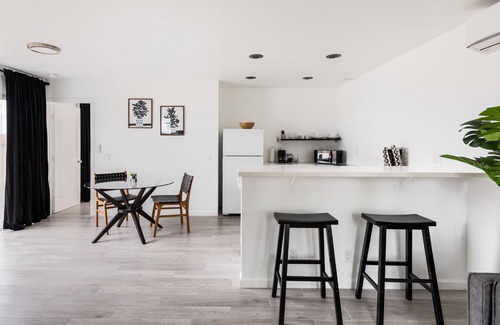 Desert Hot Springs Apartment | Striking Black & White Apt w Gated Entrance & Yard