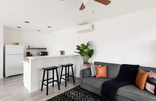 Desert Hot Springs Apartment | Striking Black & White Apt w Gated Entrance & Yard