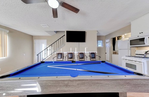 Chinatown House | Strip-side Villa: 5BR3BA, Pool, Mini Golf, Karaoke