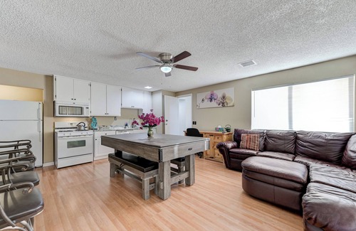 Chinatown House | Strip-side Villa: 5BR3BA, Pool, Mini Golf, Karaoke