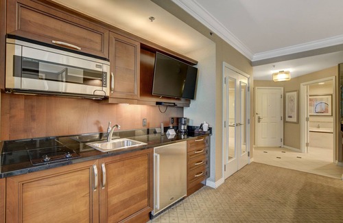Las Vegas Condo | STRIP & SPHERE VIEW! MGM-The Signature condo hotel w/Private Balcony!