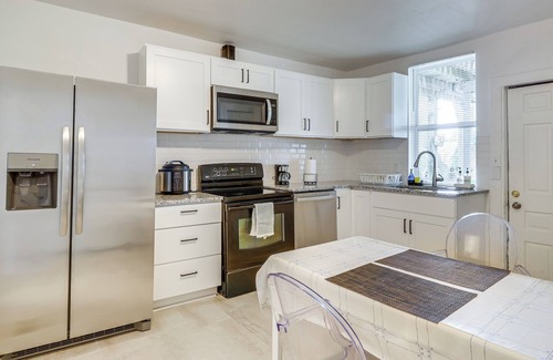 Willoughby Spit Condo | Stroll to Shore: Quaint Condo w/Deck in Norfolk