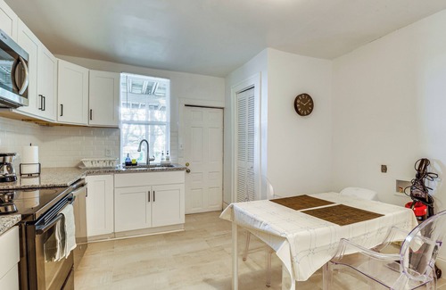 Willoughby Spit Condo | Stroll to Shore: Quaint Condo w/Deck in Norfolk