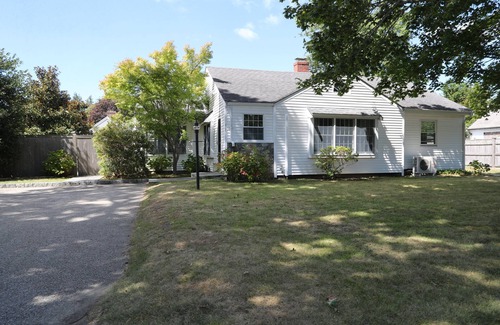 Falmouth House | Stroll to Surf Drive Beach