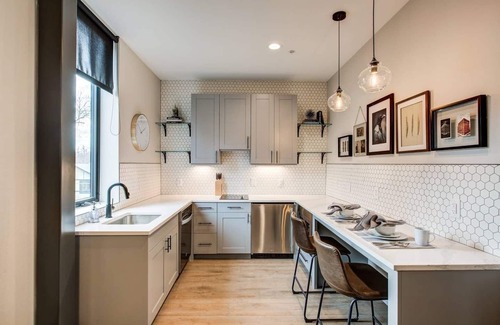Berkeley Apartment | Stuart- 2 Bedroom 1 Bath with Full Kitchen