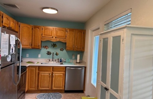Stuart House | Stuart Cottage II Pet Friendly, Remodeled, close to beach and quaint downtown