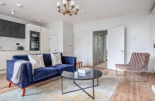 Holborn and Covent Garden Apartment | Student-Friendly Bloomsbury 1BR, near Dining & Stores, by Blueground