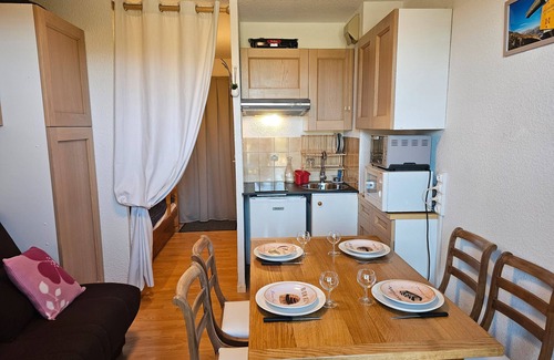 La Toussuire Apartment | Studio Apartment '4 Personnes' with Mountain View, Private Terrace and Wi-Fi