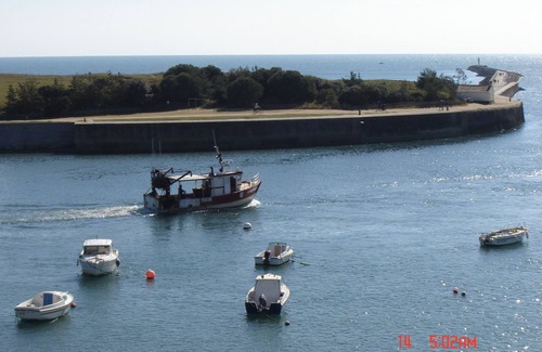 Saint-Gilles-Croix-de-Vie Apartment | studio 3rd floor elevator beautiful view of the harbor entrance and Atlantic Ocean