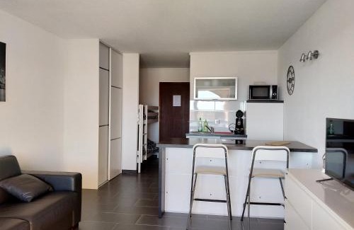 Prunete Apartment | studio à 100m de la plage et de la piscine