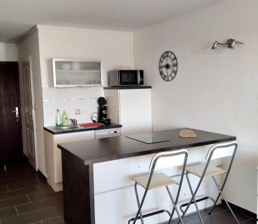 Prunete Apartment | studio à 100m de la plage et de la piscine